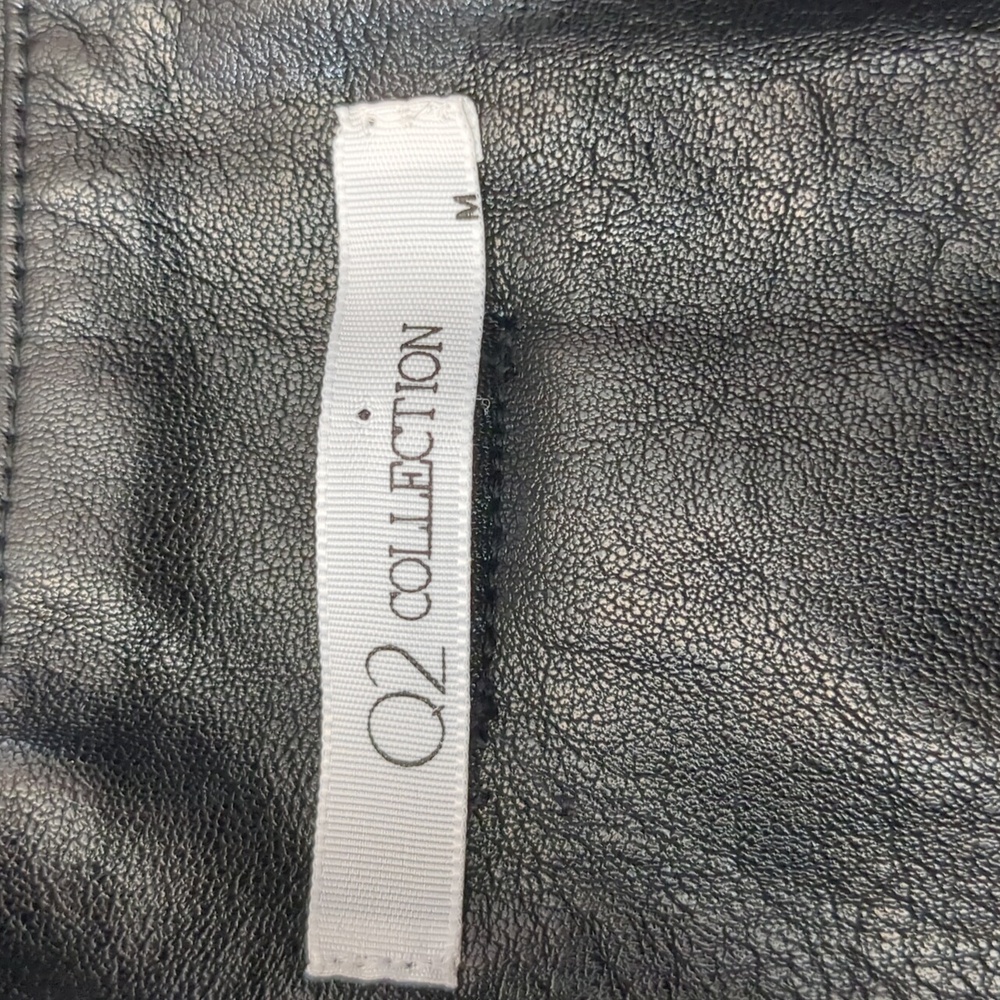Q2 Collection Vinyl Shorts - Picture 5 of 8